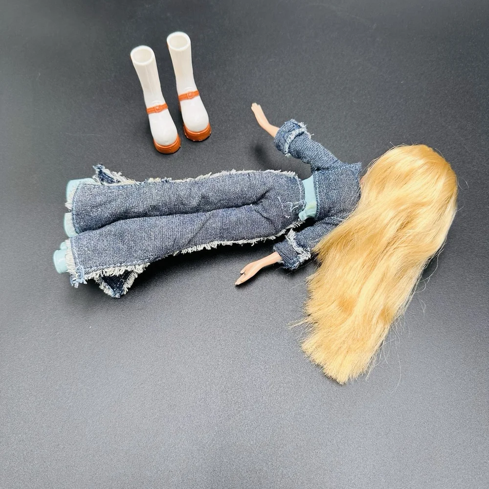 Bratz First Edition Cloe Doll ‘Altered’ 10
